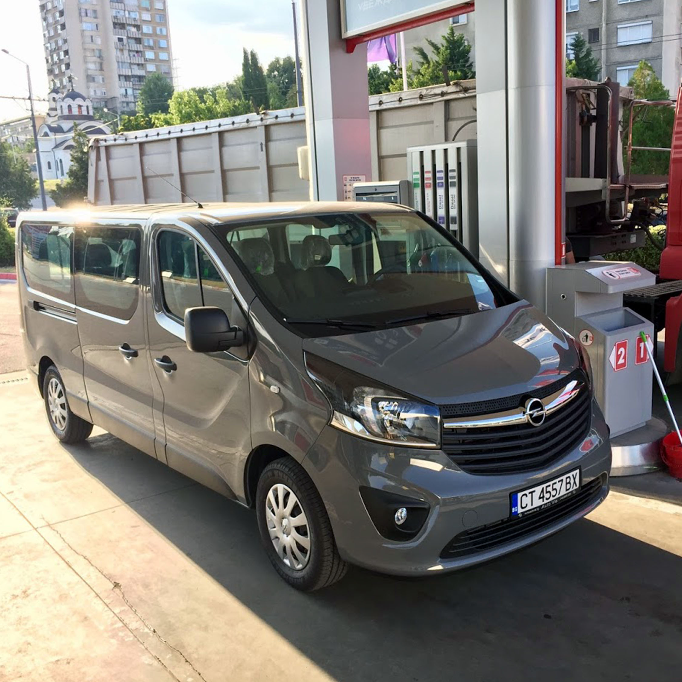 how-to-hire-a-driver-benefits-of-a-private-taxi-opel-vivaro-8+1-van